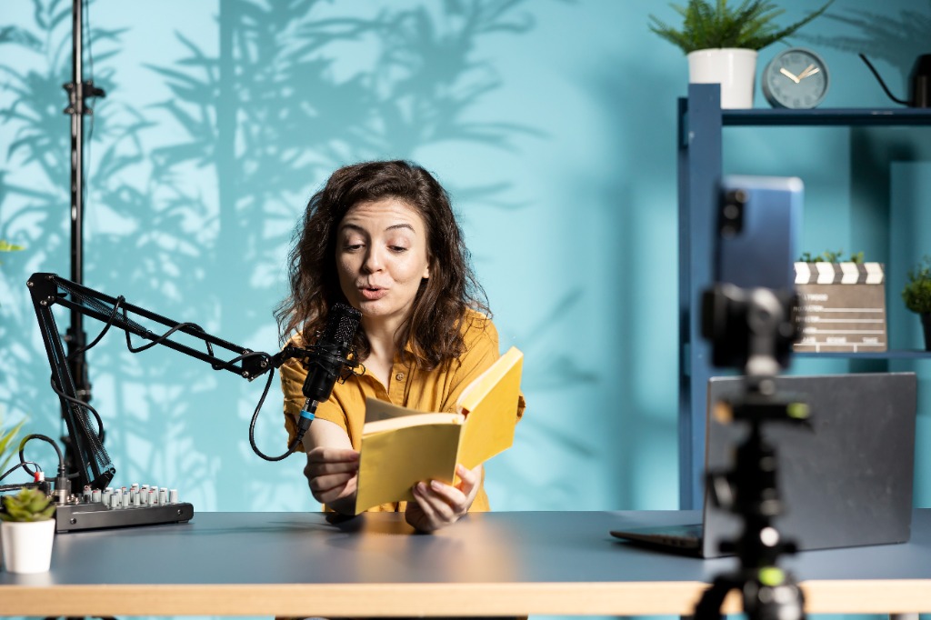 Creator tracking revenue